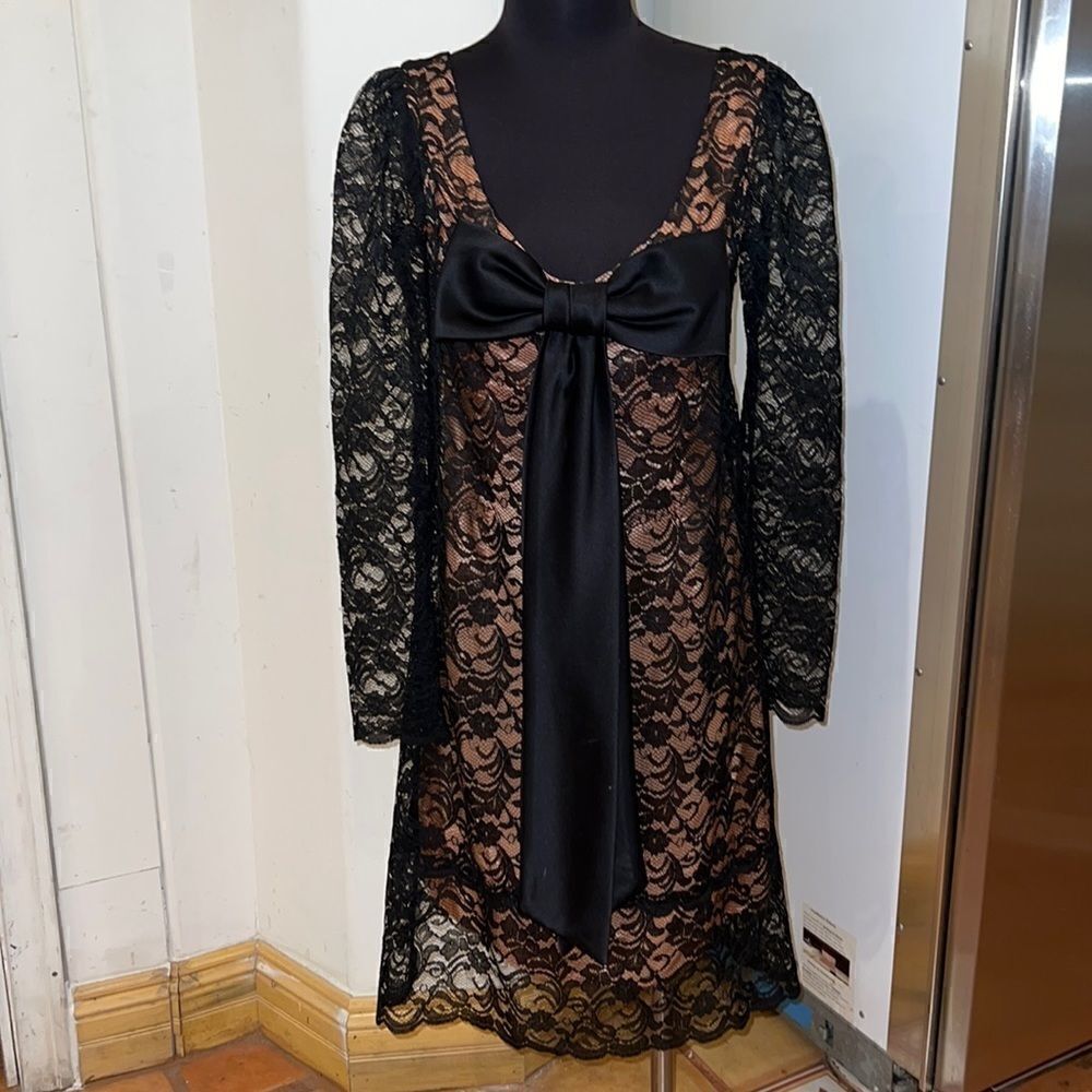 Shareen
Vintage Dress lace with bow size 4